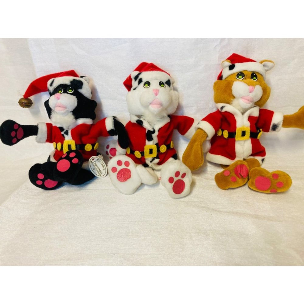House of Lloyd Christmas Around The World Santa Cat Plush Set